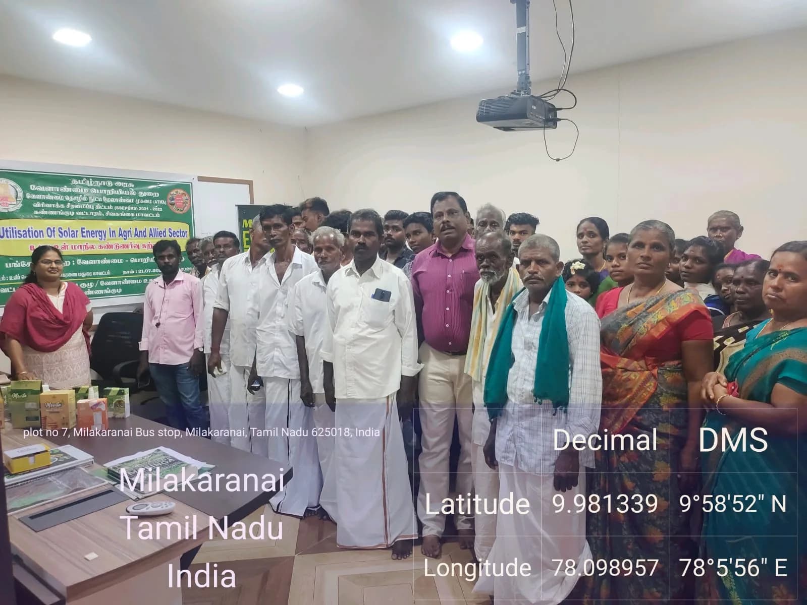 A large group of farmers visiting the MiracleTree site at Milakaranai