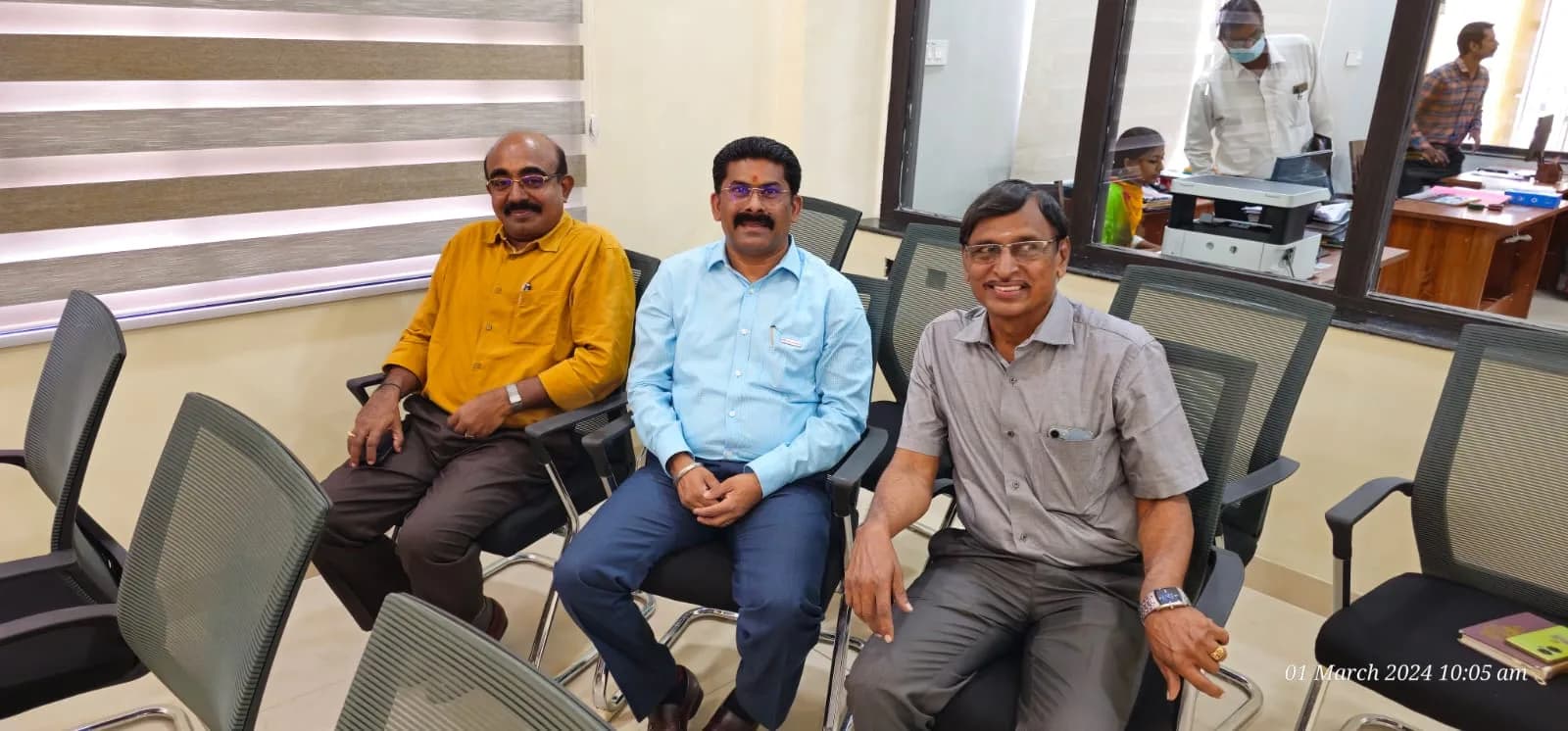 A meeting at the MiracleTree office